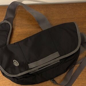 Timbuk2 Black & Gray Messenger Mini Bag w/internal tablet pocket